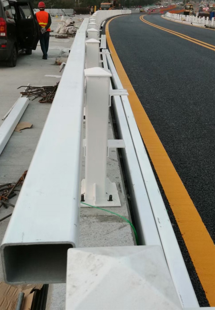 方管防撞鋼護(hù)欄 方管防撞鋼護(hù)欄